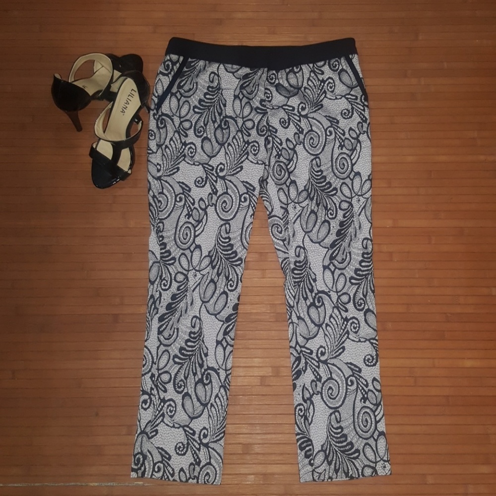 New never worn!  Super cute Ankle pants!